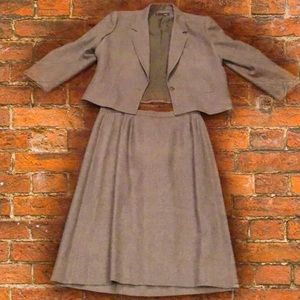 Harve Bernard 100% Wool Suit Size 16